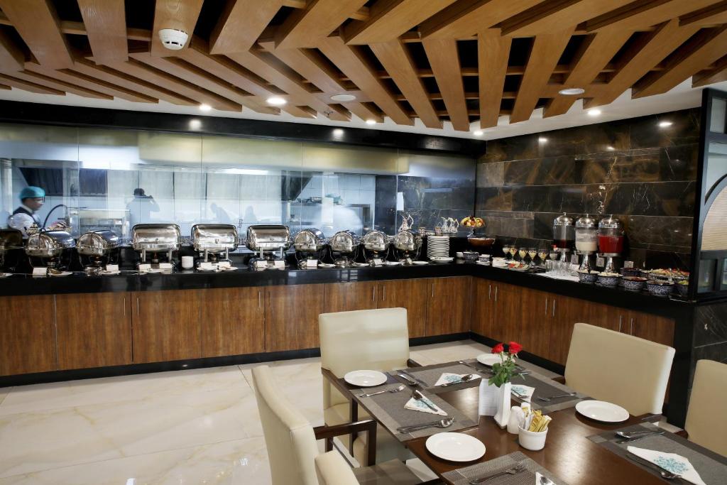 Avari Xpress Court Road
