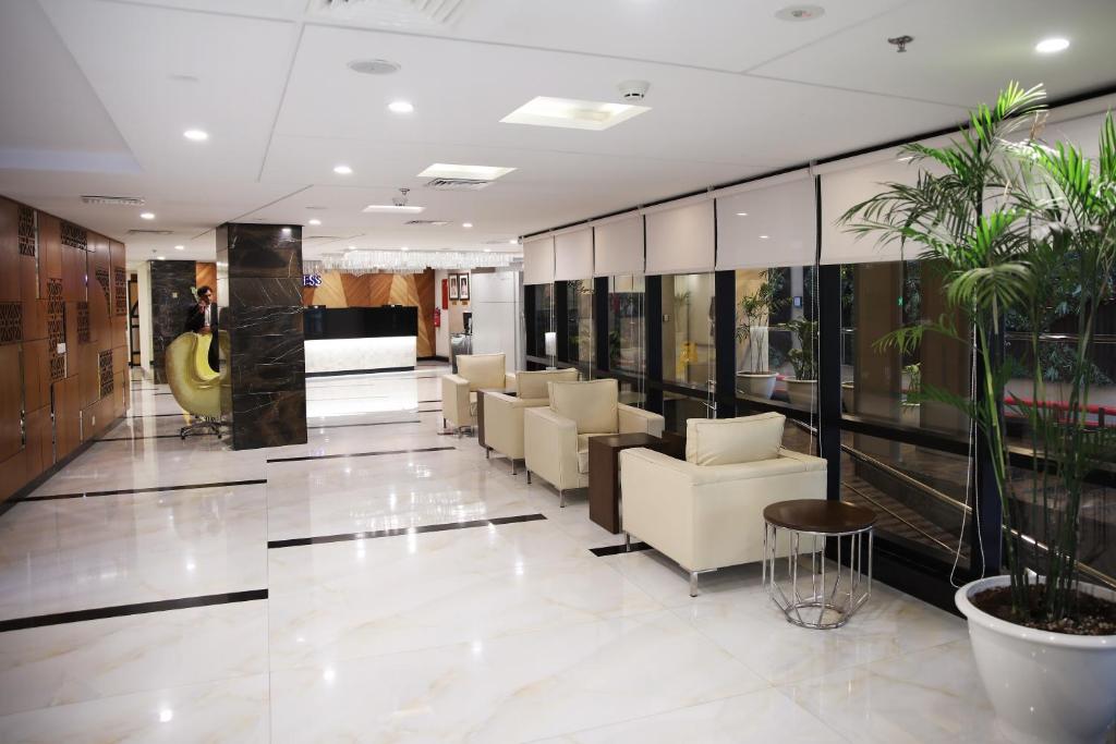 Avari Xpress Court Road