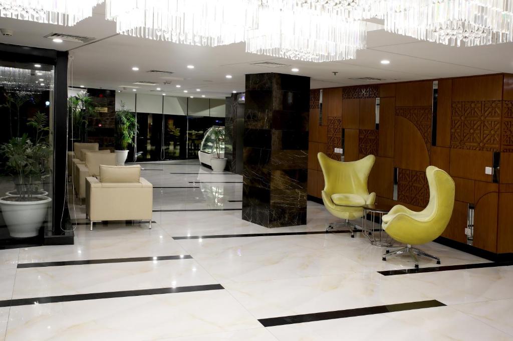 Avari Xpress Court Road