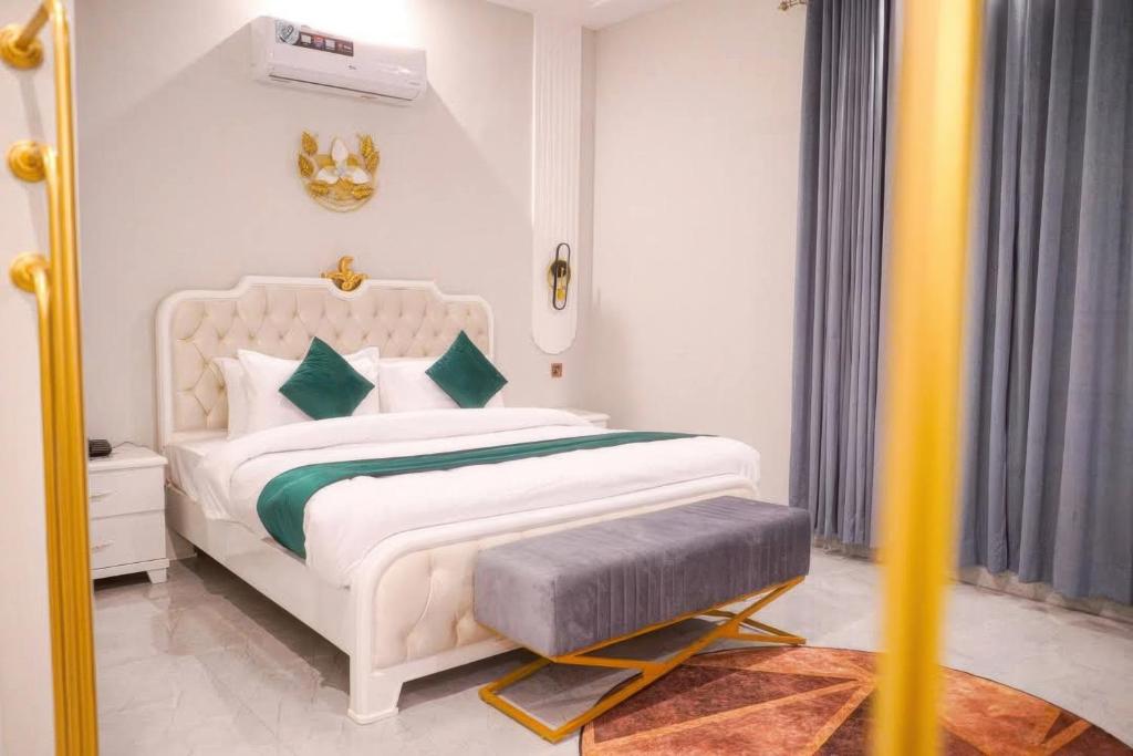 Grand Shalimar Hotel