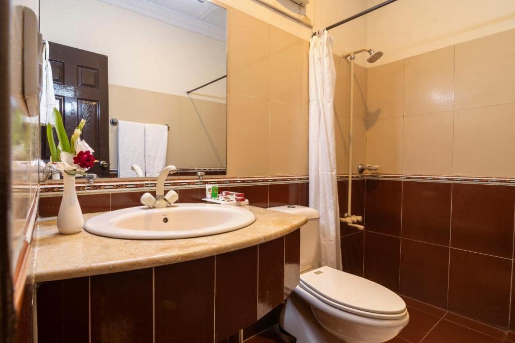 Hotel One Lalazar Colony
