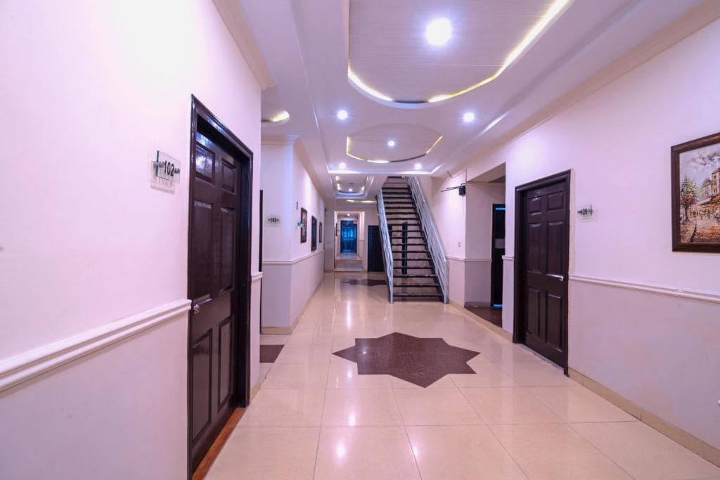 Hotel One Lalazar Colony