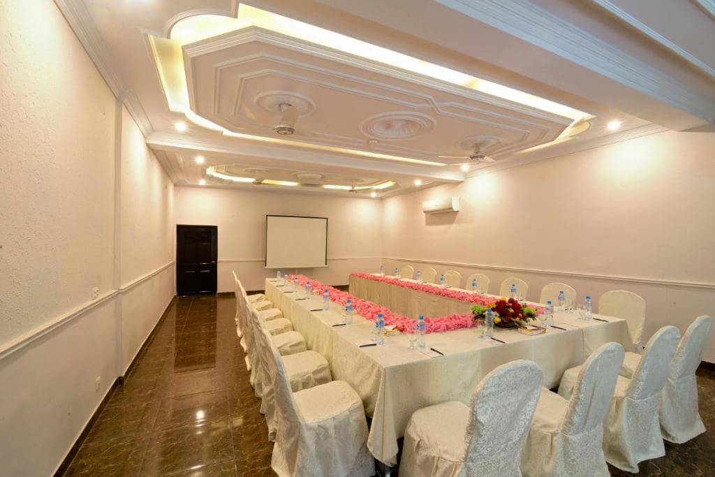 Hotel One Lalazar Colony