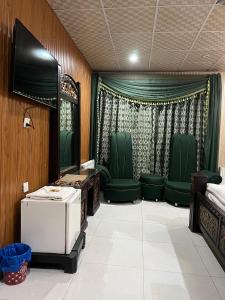 Al Qamar Murree