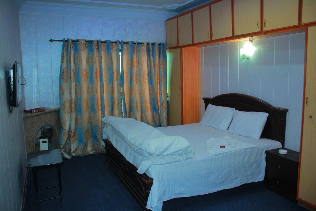Al Vadi Hotel
