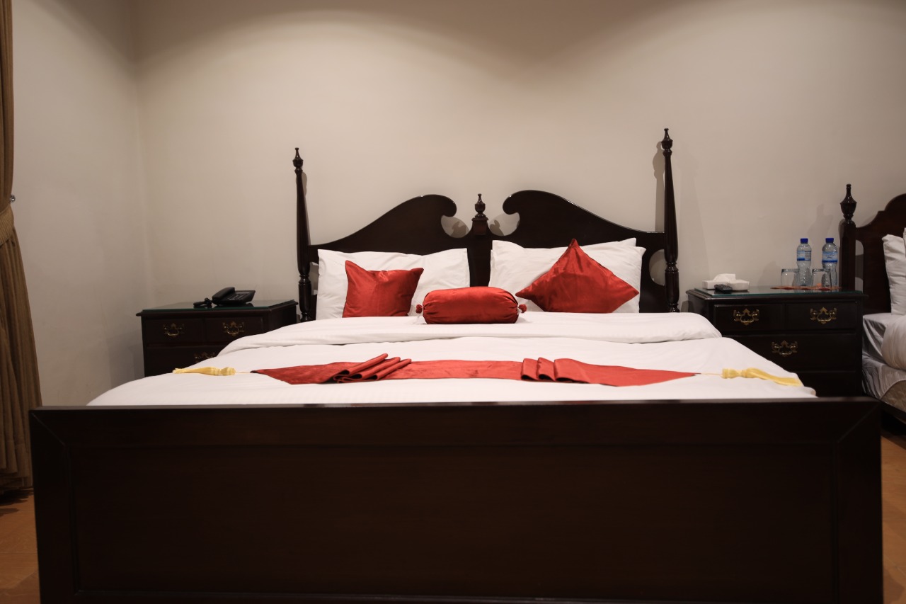Cosy Knock Hotel
