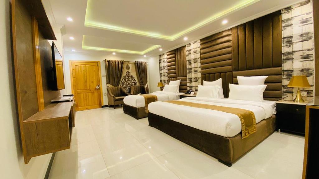 Faletti’s Grand Hotel