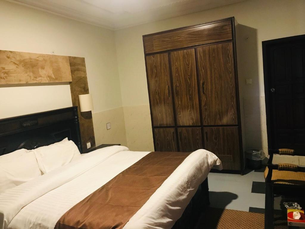 Hotel One Mall Road Murree