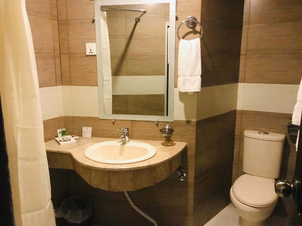 Hotel One Mall Road Murree