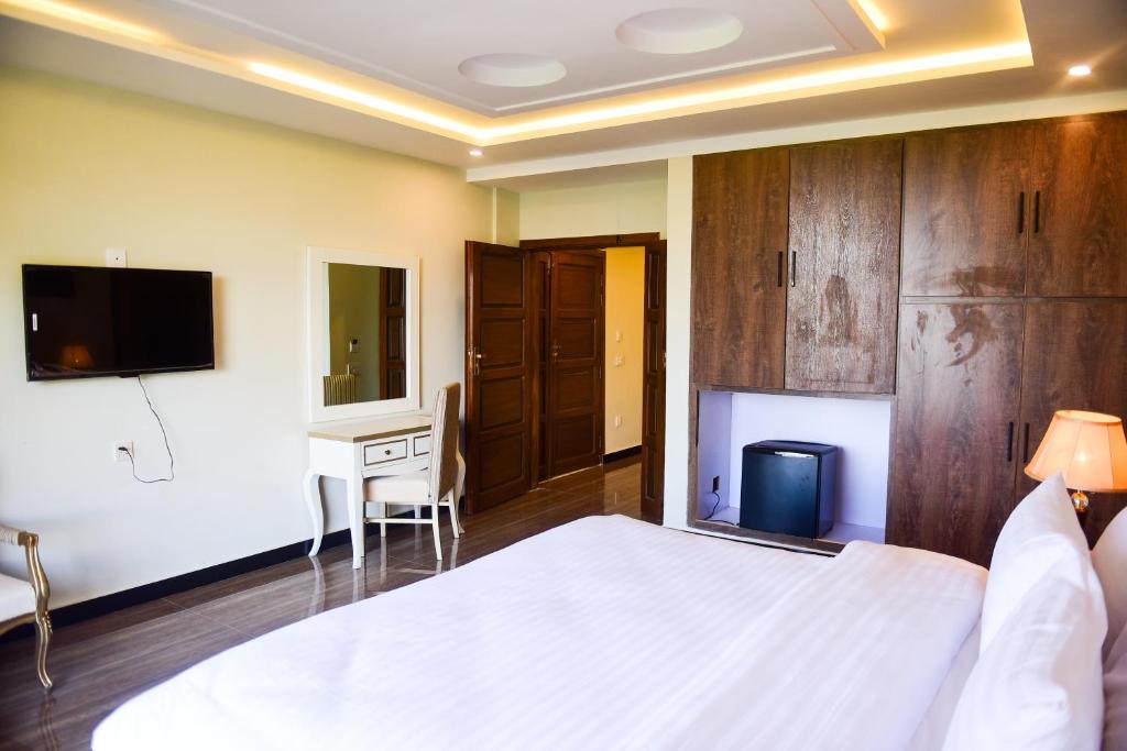 Queenstown Hotel Murree
