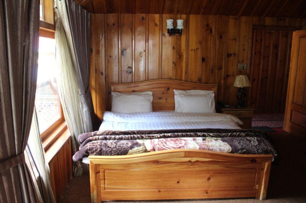 Pine Park Lake Luxury Resort Naran