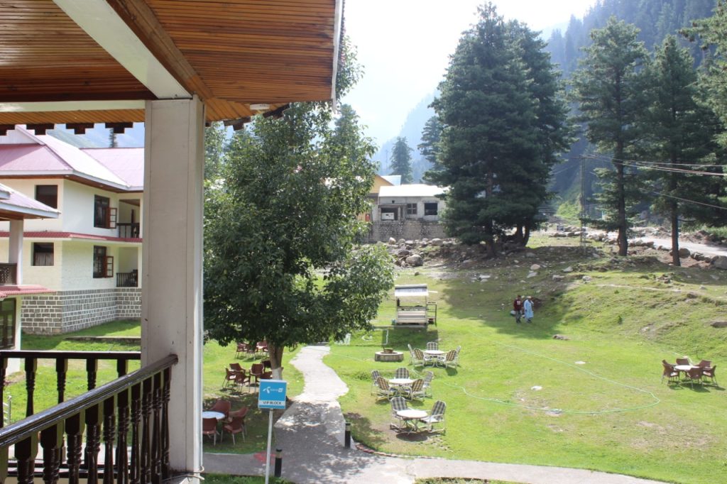 Pine Park Lake Luxury Resort Naran