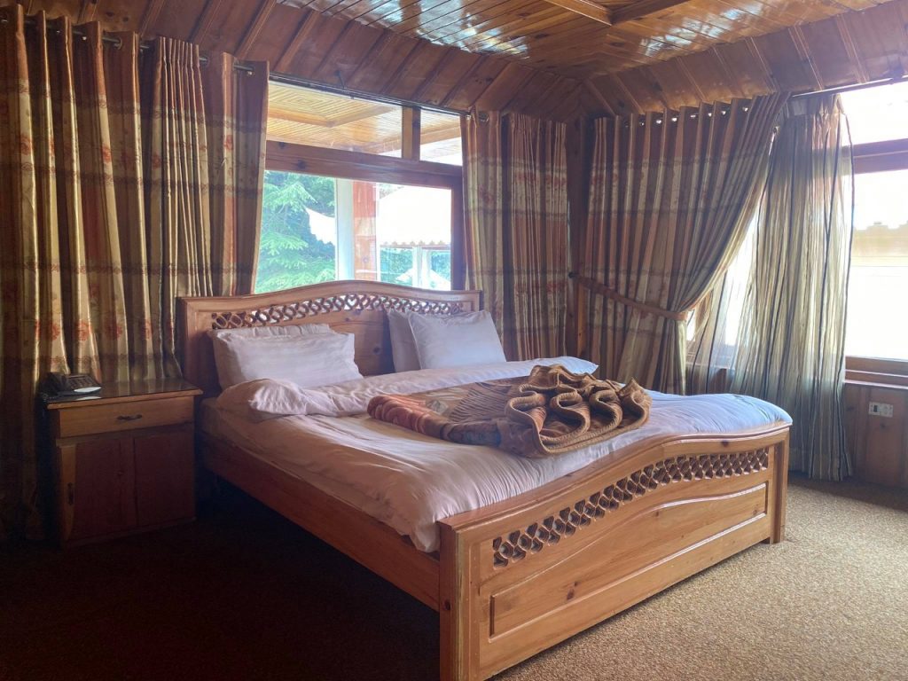 Pine Park Lake Luxury Resort Naran