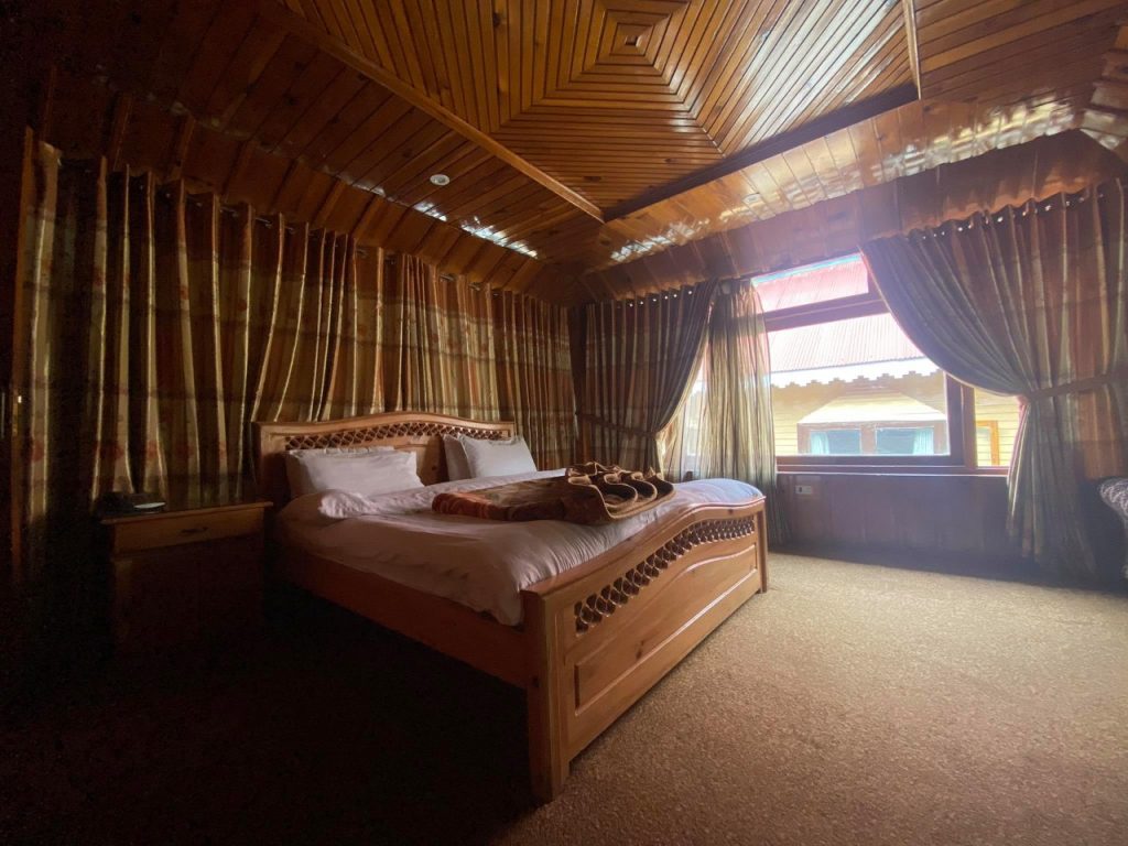 Pine Park Lake Luxury Resort Naran