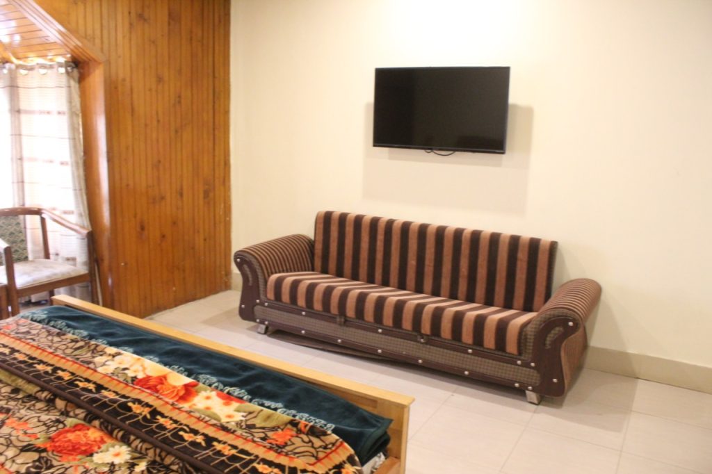 Pine Park Lake Luxury Resort Naran