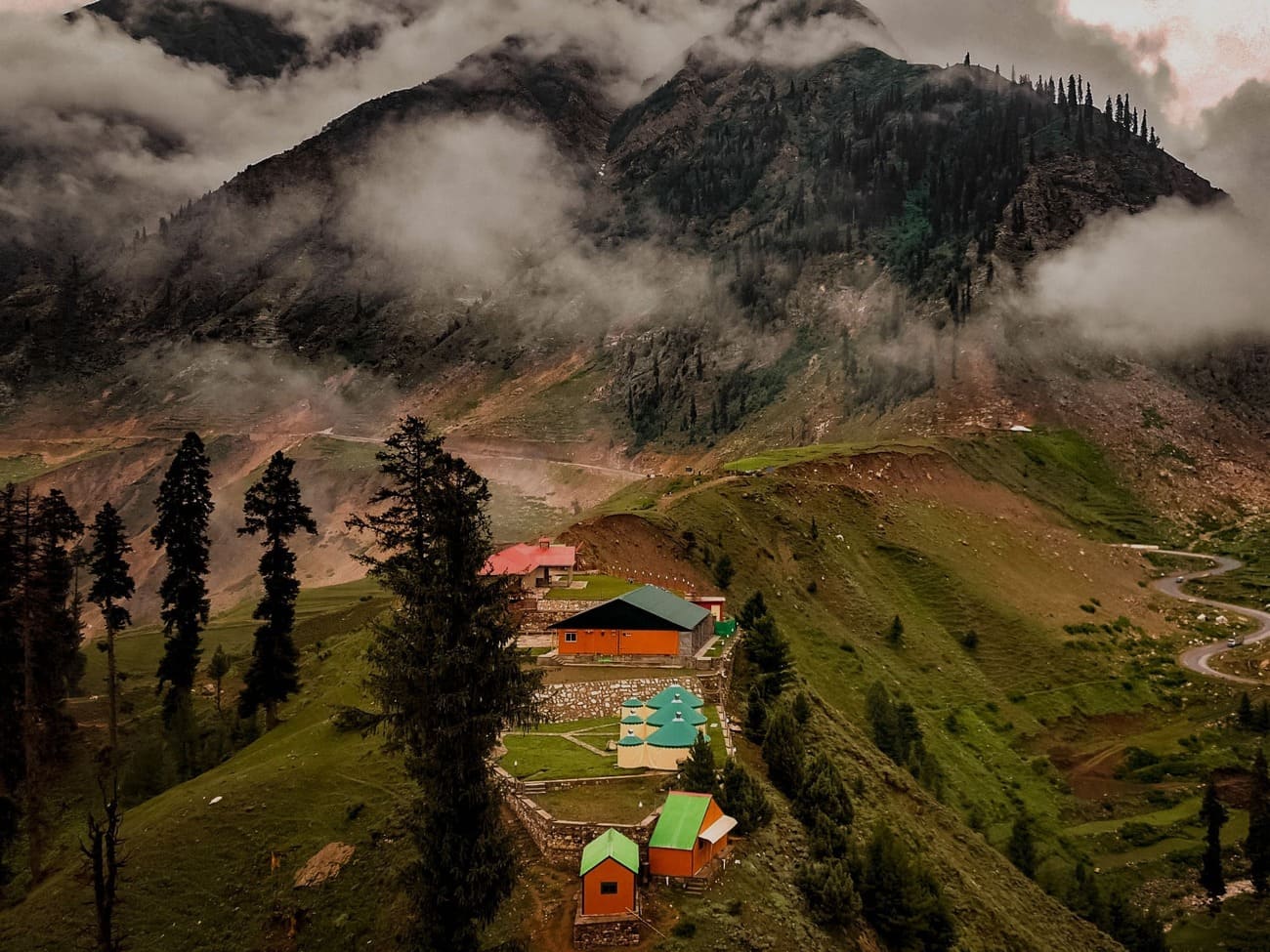 Roomy Mountain Top Resort