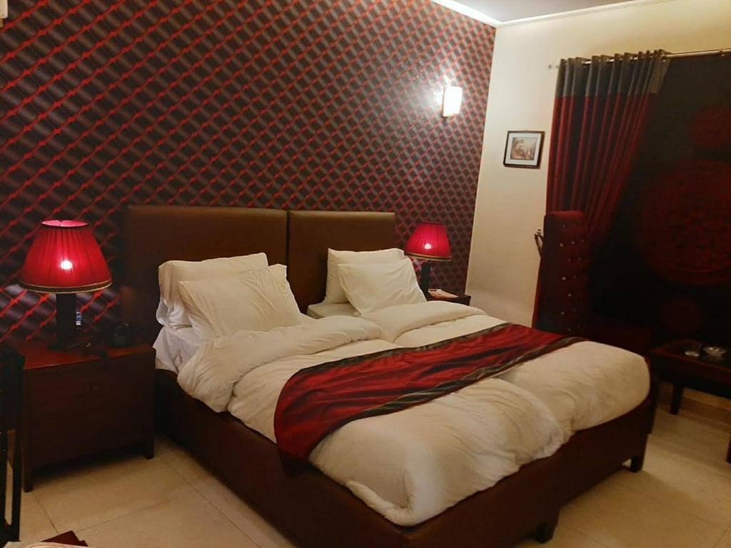 Raees Khana Hotel
