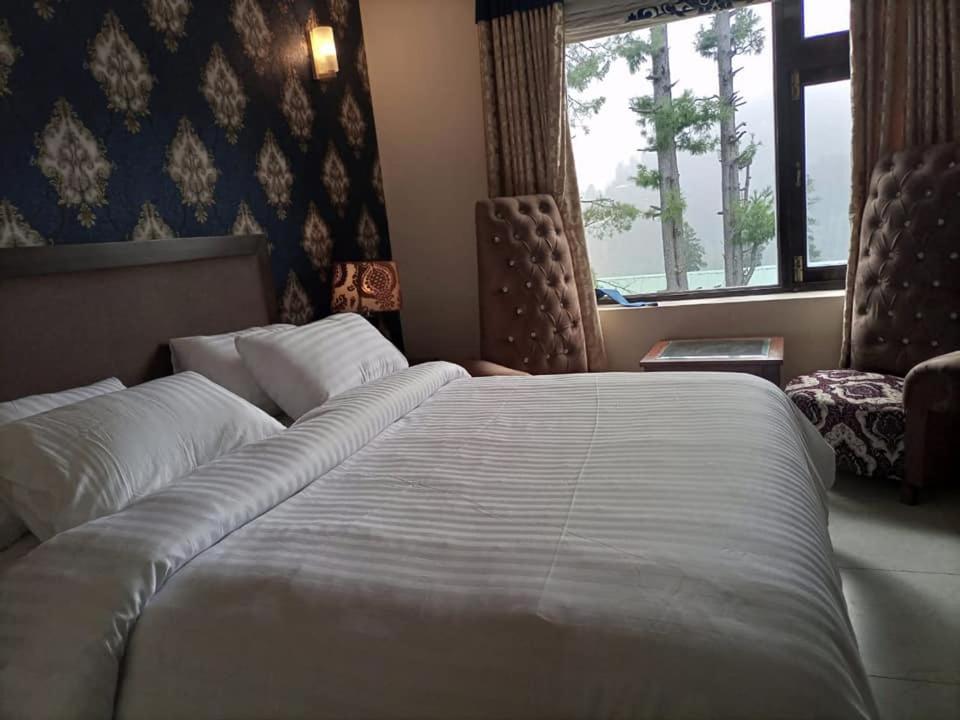 Raees Khana Hotel