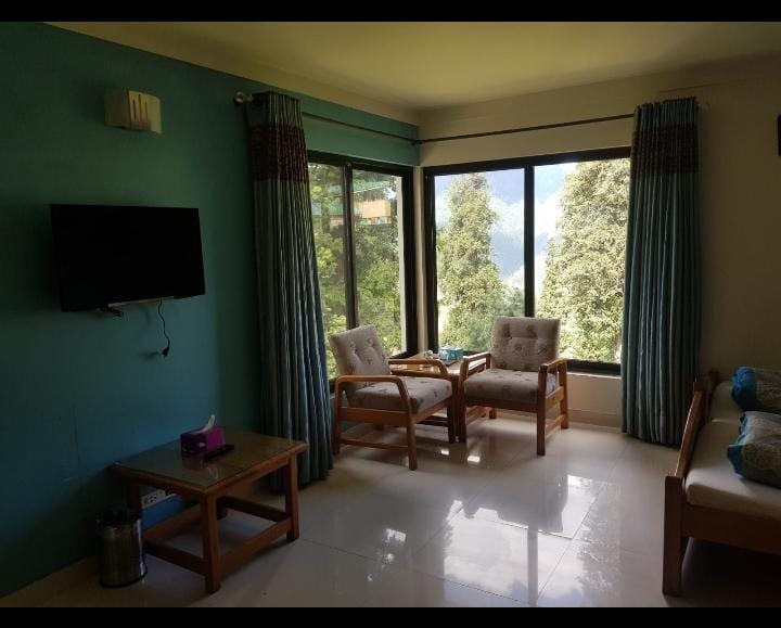 Summer Retreat Hotel