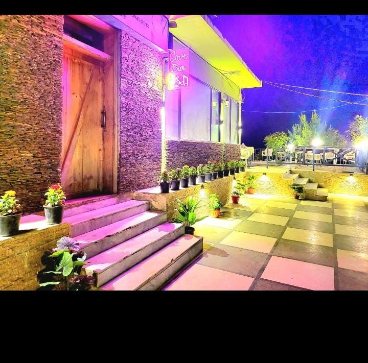 Summer Retreat Hotel