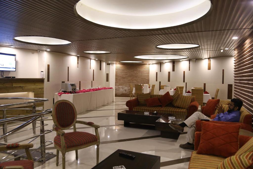 Summit Hotel