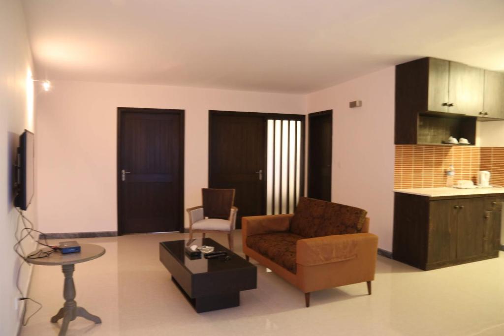 Summit Hotel