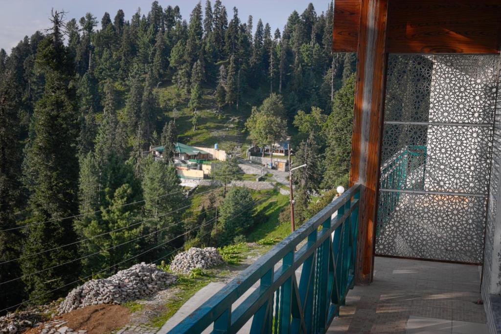 Summit Hotel