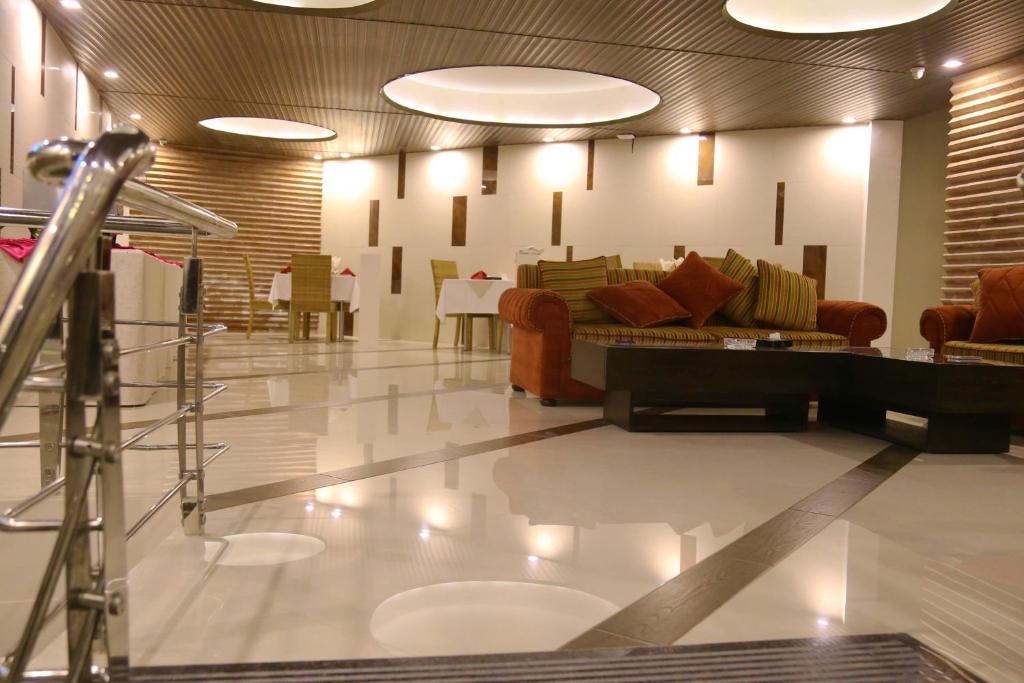 Summit Hotel