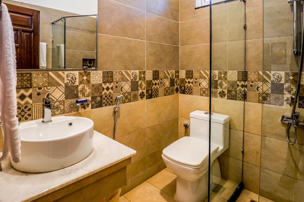 Roomy Crossroads Hotel