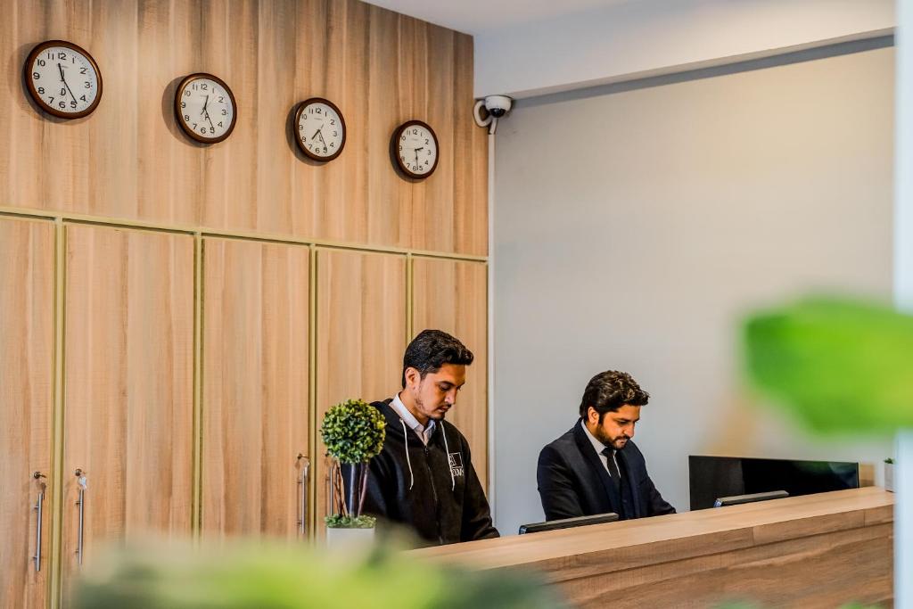 Roomy Crossroads Hotel
