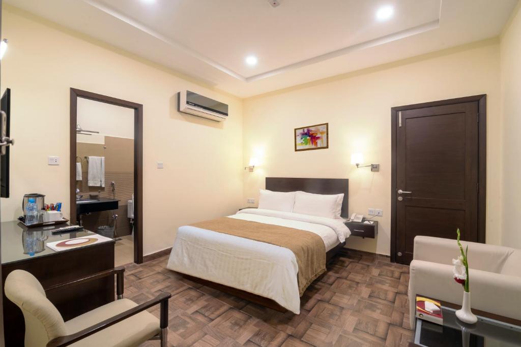 Hotel One Arif wala Chowk