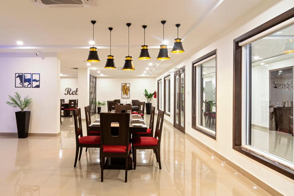 Hotel One Arif wala Chowk