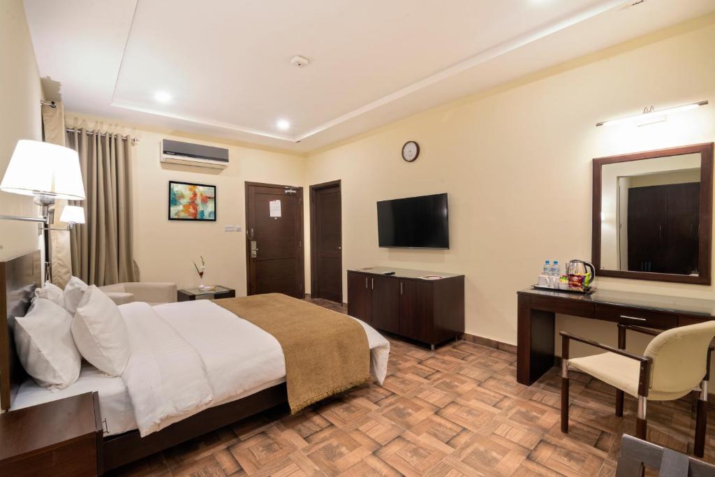 Hotel One Arif wala Chowk