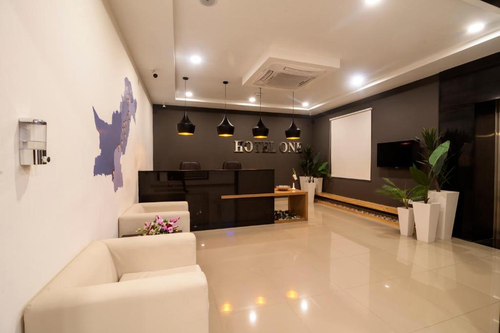 Hotel One Arif wala Chowk