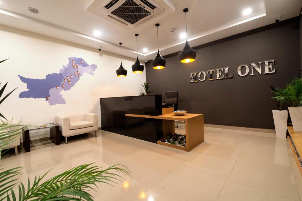 Hotel One Arif wala Chowk