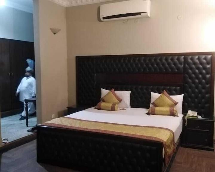 Iris Hotel Sahiwal