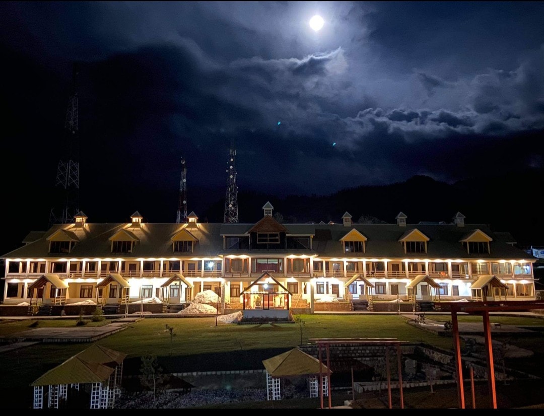 Cedarwood Resort Shogran