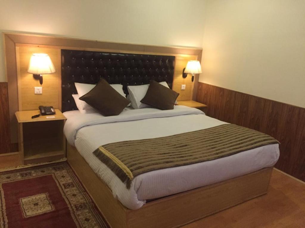 Hotel Mountain Lagoon Skardu