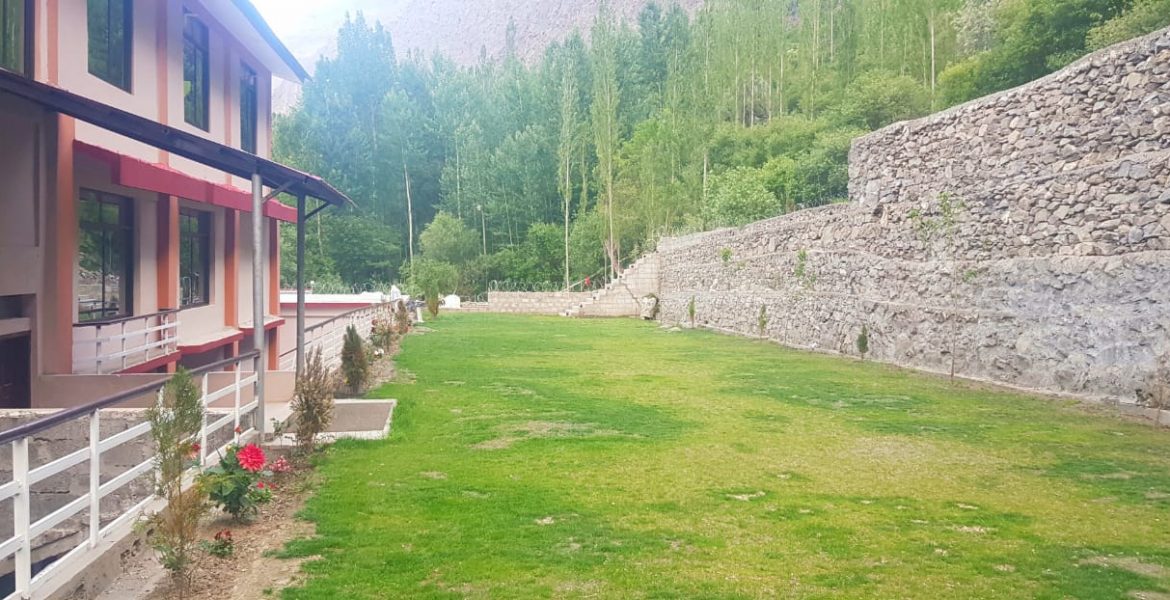 Hotel Mountain Lagoon Skardu