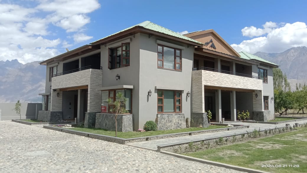 Pinnacle Executive Lodges